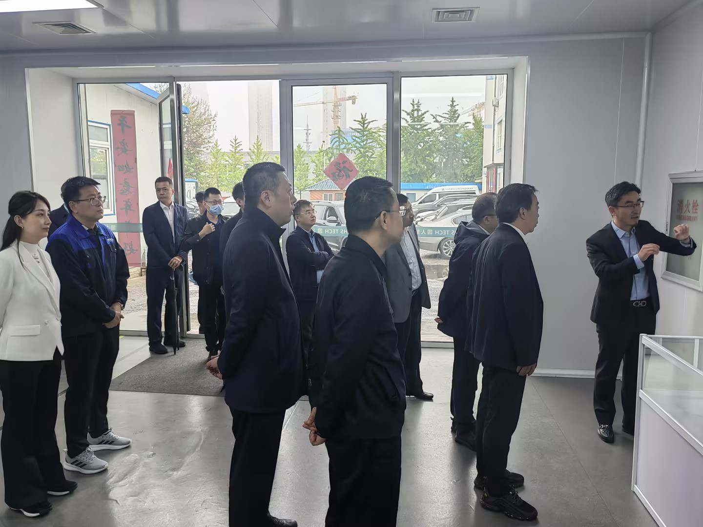 中國(guó)人民銀行遼寧省分行黨委書(shū)記、行長(zhǎng)付喜國(guó)等一行蒞臨海外華昇參觀(guān)調(diào)研