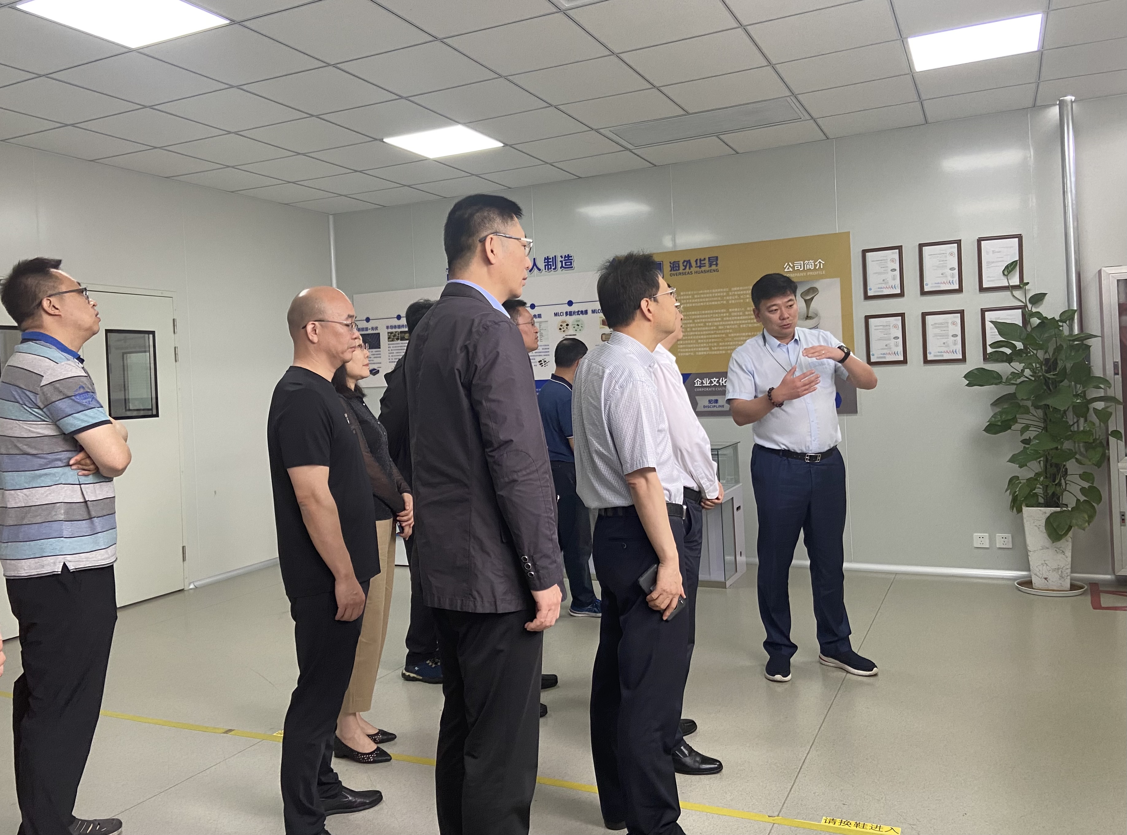 大連市政協(xié)黨組副書(shū)記、副主席曾波一行到無(wú)錫子公司走訪(fǎng)調(diào)研